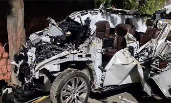 महाराष्ट्र के गोंदिया में कार पेड़ से टकराई; दो लोगों की मौत, एक घायल