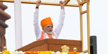 किसानों के हितों के लिए दीवार बनकर खड़ा हूं, लाल किले से PM Modi की हुंकार, Trump को ललकारा