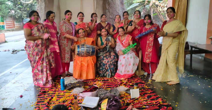 सोनी समाज की महिलाओं ने खेली फूलों की होली, गाए फाग गीत