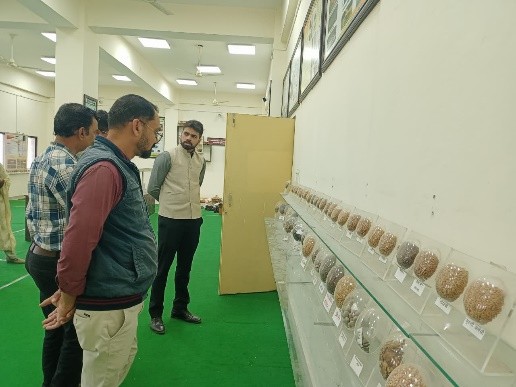 एसडीएम वारासिवनी ने किया कृषि महाविद्यालय मुरझड़ का भ्रमण