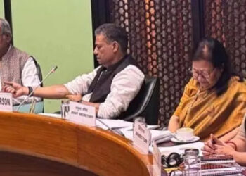 सांसद अग्रवाल ने रसायन-उर्वरक स्थायी समिति में उठाए अहम मुद्दे