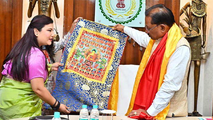 धरा को विकसित बनाने के लिए संकल्पित होकर काम कर रही सरकार : मुख्यमंत्री*