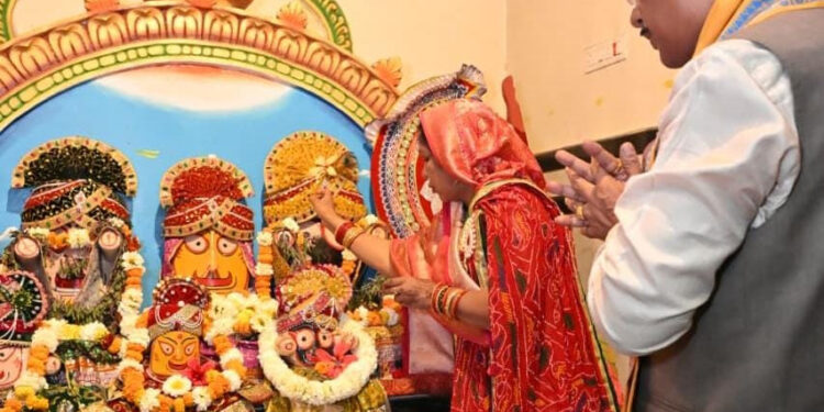 62वें जन्मदिवस पर मुख्यमंत्री श्री विष्णुदेव साय ने श्री जगन्नाथ मंदिर में पूजा-अर्चना कर प्रदेशवासियों के सुख-समृद्धि की कामना की