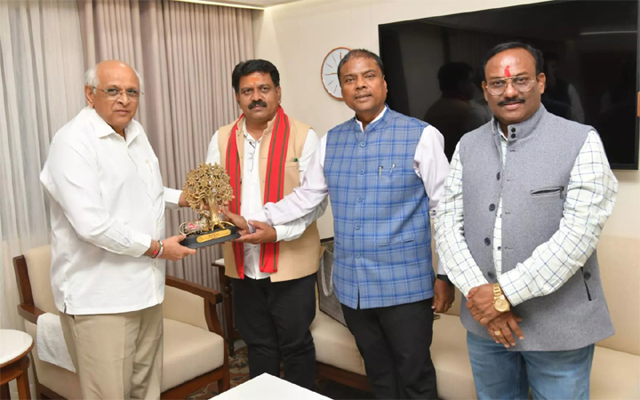 गुजरात के सीएम से मिले छत्तीसगढ़ के मंत्री विजय शर्मा और केदार कश्यप