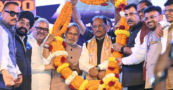 विकसित भारत के संकल्प के साथ विकसित छत्तीसगढ़ की ओर तेजी से बढ़ रहा प्रदेश : व्यापार एवं उद्योग के लिए छत्तीसगढ़ में बना है अनुकूल माहौल – मुख्यमंत्री श्री विष्णुदेव साय