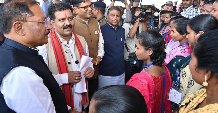 नए विश्वास के साथ आगे बढ़ रहे पुनर्वासित युवा: विधानसभा में समझी जनतांत्रिक प्रणाली