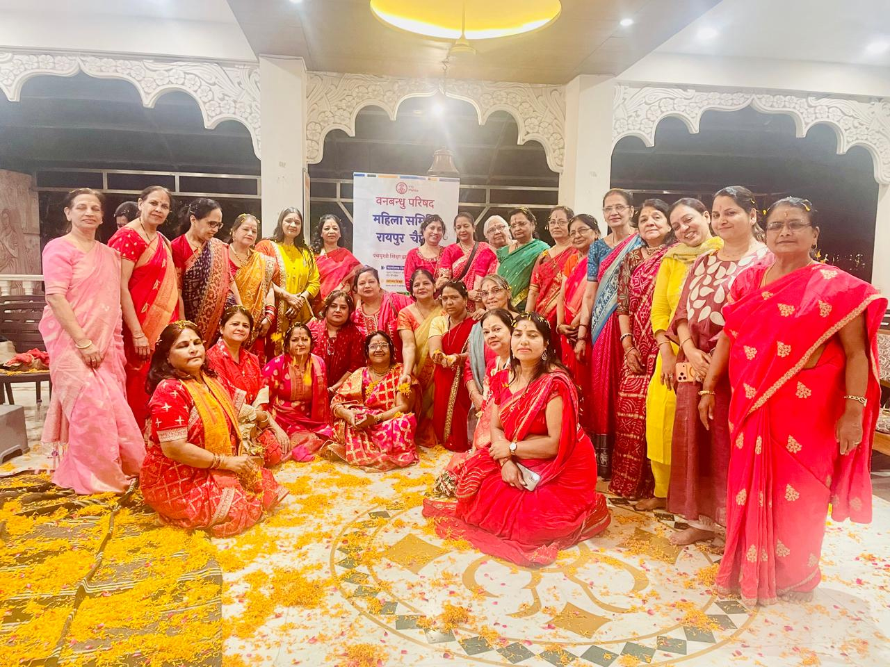 वनबंधु परिषद महिला समिति द्वारा सुंदरकांड पाठ का आयोजन,हर्षोल्लास के साथ खेली फूलों की होली