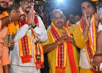 सर्वधर्म हनुमान मंदिर पहुंचे राज्यपाल, महाआरती कर छग राज्य की खुशहाली की कामना की