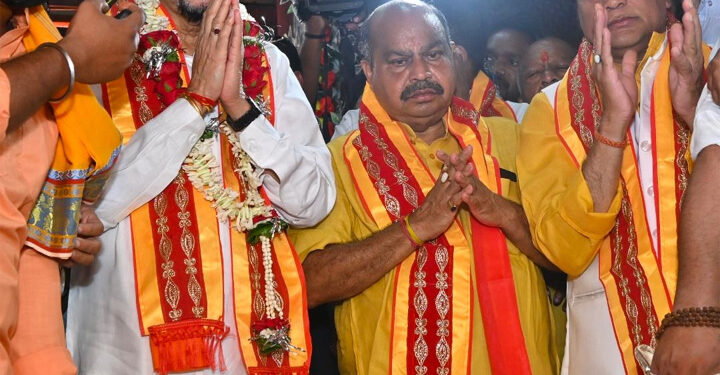 सर्वधर्म हनुमान मंदिर पहुंचे राज्यपाल, महाआरती कर छग राज्य की खुशहाली की कामना की
