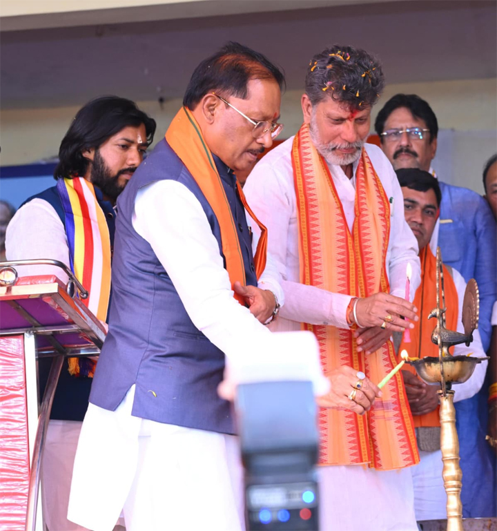 संविधान के मूल्यों को जन-जन तक पहुंचाने का संकल्प: समरसता भोज में शामिल हुए मुख्यमंत्री श्री साय