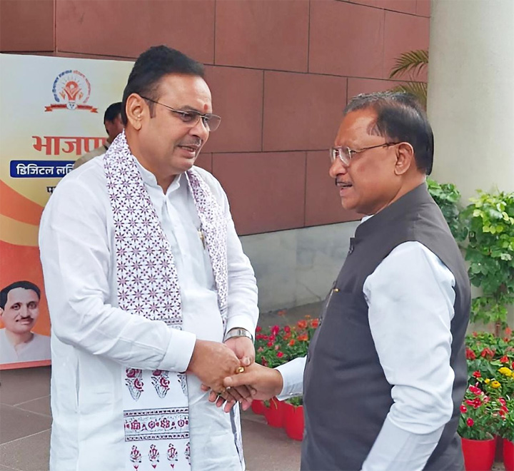 मुख्यमंत्री श्री विष्णुदेव साय ने राजस्थान के मुख्यमंत्री श्री भजनलाल शर्मा से की आत्मीय भेंट