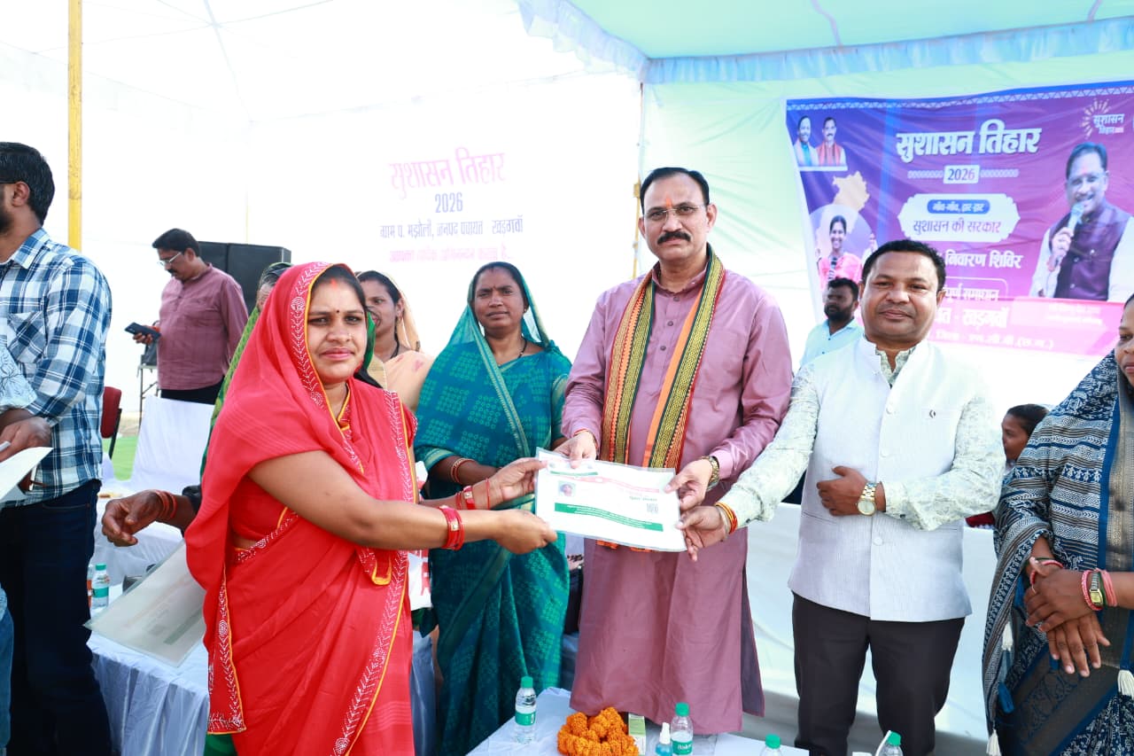 स्वास्थ्य मंत्री श्याम बिहारी जायसवाल ने सुशासन तिहार के तहत जनसमस्या निवारण शिविर में सुनीं ग्रामीणों की समस्याएं…..