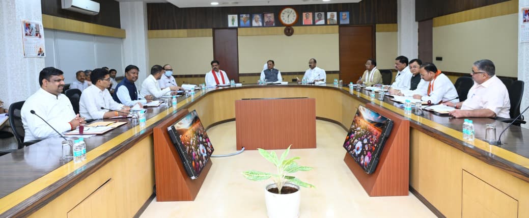 मुख्यमंत्री विष्णु देव साय की अध्यक्षता में हुई कैबिनेट बैठक, कई महत्वपूर्ण प्रस्तावों को मिली मंजूरी…..