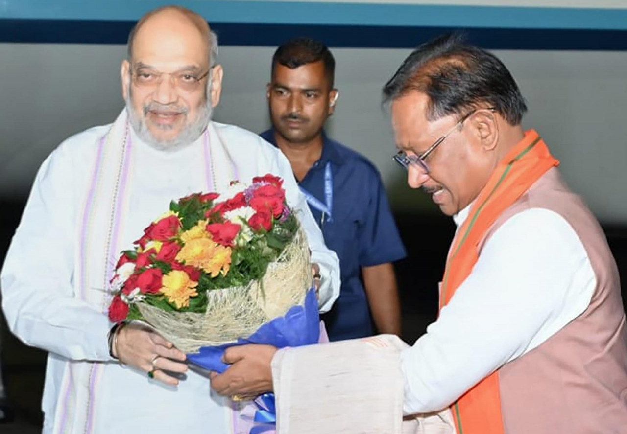 केंद्रीय गृह मंत्री अमित शाह पहुंचे रायपुर: मुख्यमंत्री विष्णुदेव साय ने किया आत्मीय स्वागत….