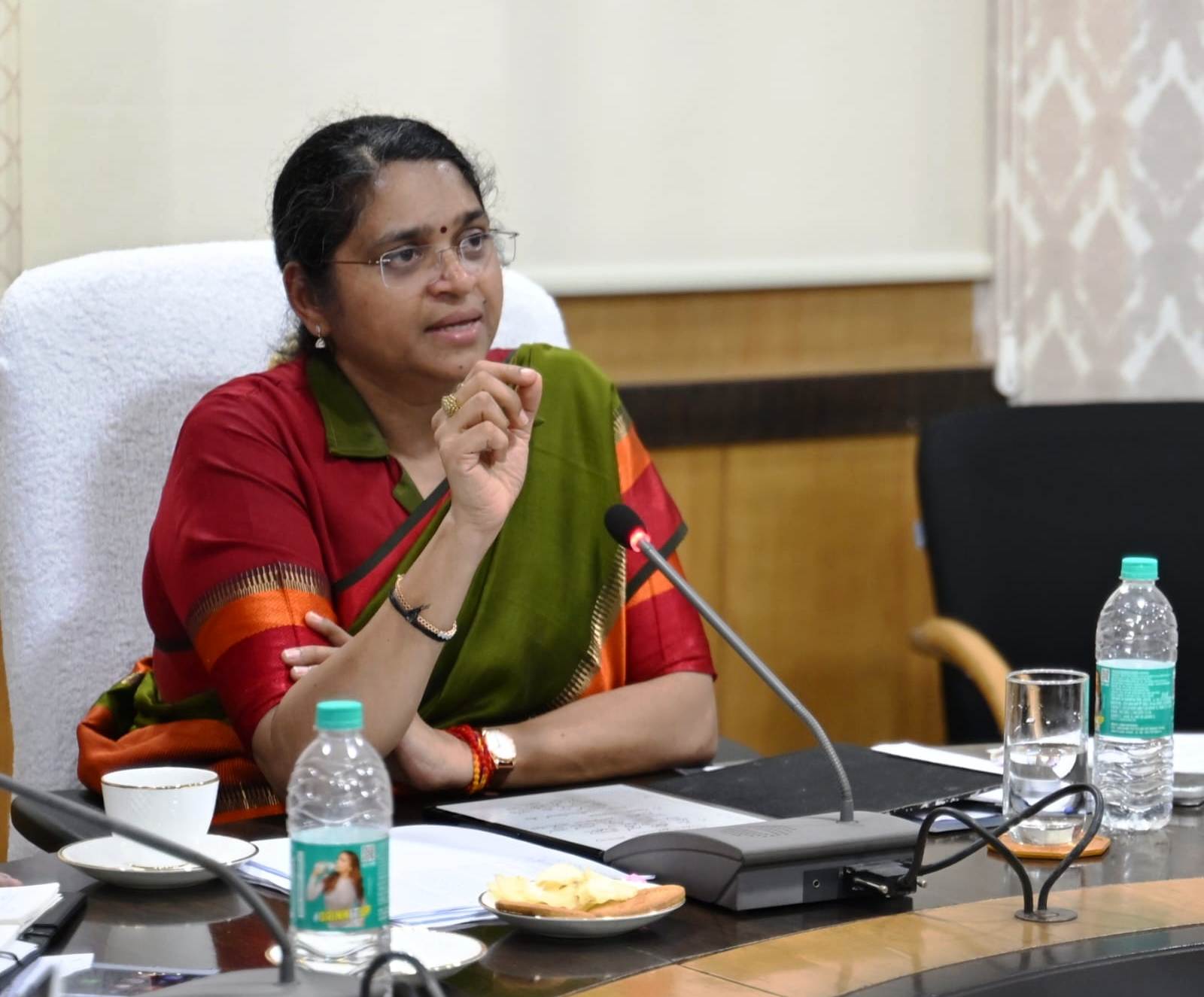 निकायों में सुशासन, जवाबदेही और जन सेवा को दें सर्वोच्च प्राथमिकता, नगरीय प्रशासन विभाग की सचिव शंगीता आर. ने वीडियो कॉन्फ्रेसिंग से ली सभी 194 निकायों की बैठक