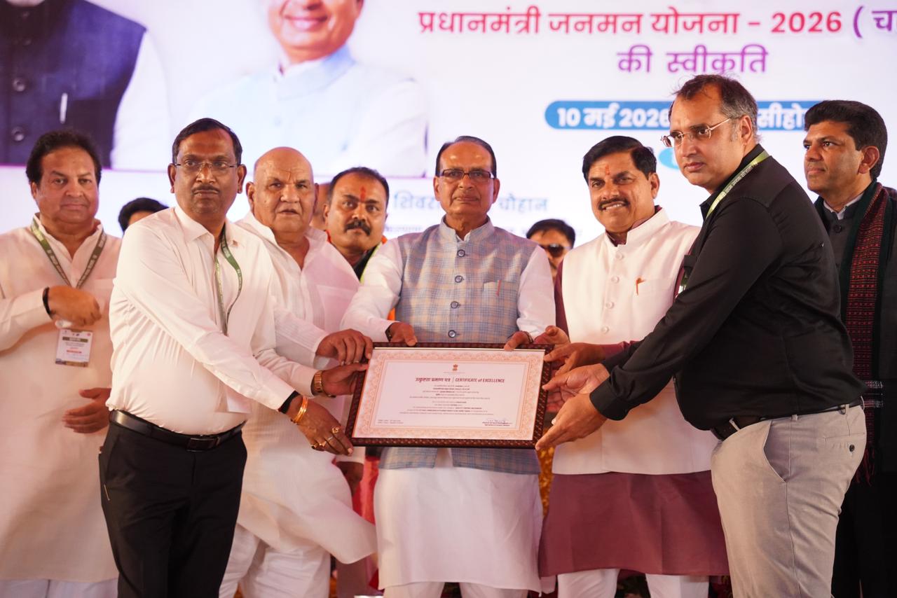 छत्तीसगढ़ का राष्ट्रीय गौरव : प्रधानमंत्री ग्राम सड़क योजना के उत्कृष्ट रखरखाव में देश में मिला दूसरा स्थान, केंद्रीय मंत्री शिवराज सिंह चौहान ने रजत जयंती समारोह में राज्य को किया सम्मानित….