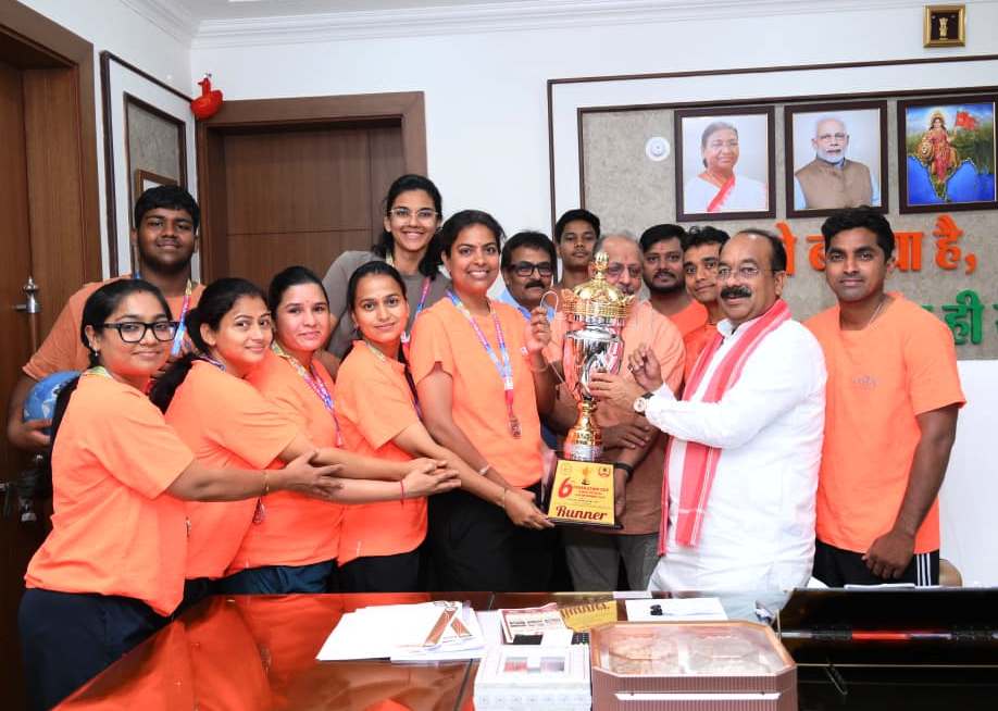 उप मुख्यमंत्री अरुण साव से फेडरेशन कप मिक्स्ड नेटबॉल चैंपियनशिप में रजत पदक जीतने वाले खिलाड़ियों ने की मुलाकात….