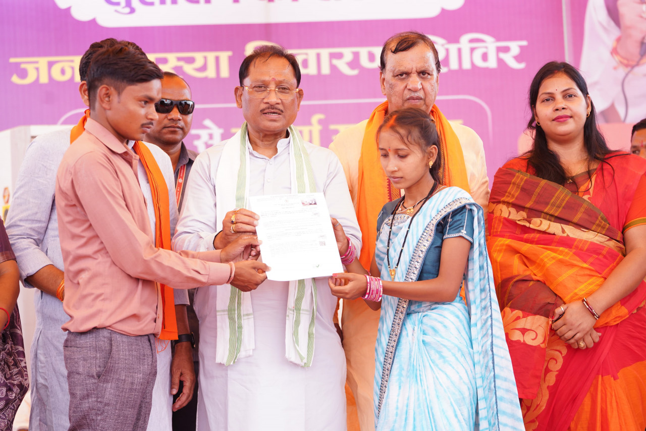 सुशासन तिहार में मुख्यमंत्री विष्णु देव साय ने करहीबाजार को दी विकास कार्यों की बड़ी सौगात, हितग्राहियों से किया सीधा संवाद, विभिन्न योजनाओं के लाभ वितरित कर सुनी समस्याएं…..