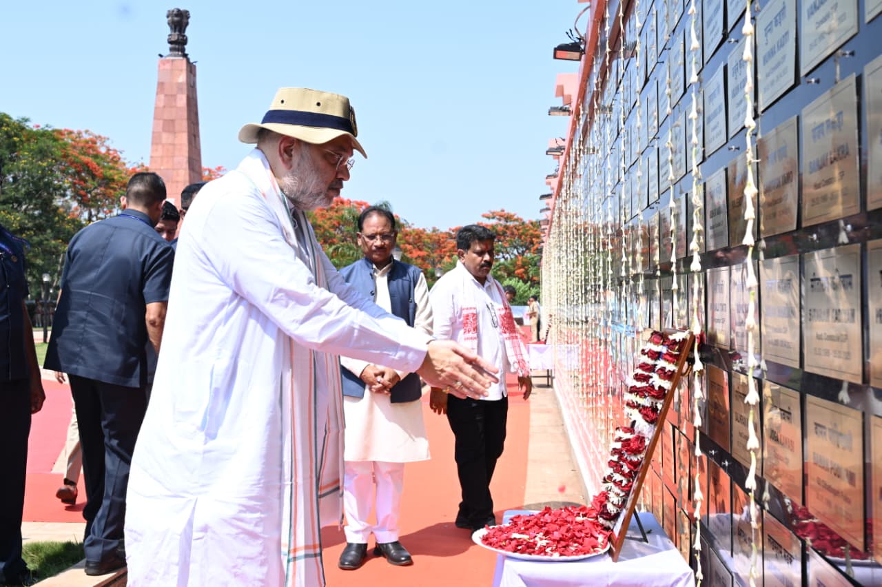 केंद्रीय गृहमंत्री अमित शाह ने अमर वाटिका में शहीदों को दी श्रद्धांजलि, परिजनों से की आत्मीय मुलाकात…..