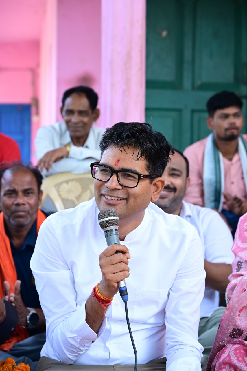 वित्त मंत्री ओ.पी. चौधरी ने ग्राम डुमरमुड़ा में ग्रामीणों से किया आत्मीय संवाद…..