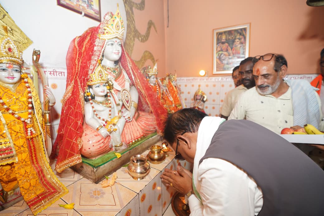 सुशासन तिहार के दौरान मुख्यमंत्री विष्णुदेव साय पहुंचे कोसला धाम, माता कौशल्या मंदिर में पूजा-अर्चना कर प्रदेशवासियों की सुख-समृद्धि की कामना की….