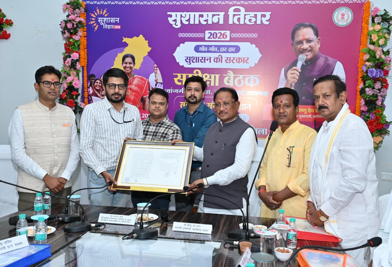 वनांचल के लोगों को बड़ी सौगात, धरमजयगढ़ के गंवरघुटरी में बनेगा 100 बिस्तरों का अत्याधुनिक बहुउद्देशीय अस्पताल, मुख्यमंत्री साय ने अजीम प्रेमजी फाउंडेशन को सौंपी भूमि आबंटन आदेश की प्रति….