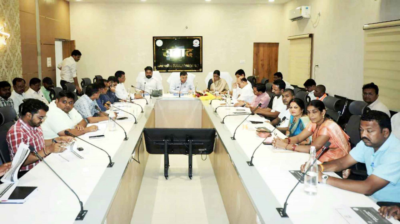 डामर की अनुपलब्धता के कारण सड़क डामरीकरण के नहीं हो पा रहे कार्य, उच्च स्तर पर चर्चा कर वैकल्पिक रास्ता निकाले, सुधारे सड़कों की दशा: उद्योग मंत्री लखनलाल देवांगन…..