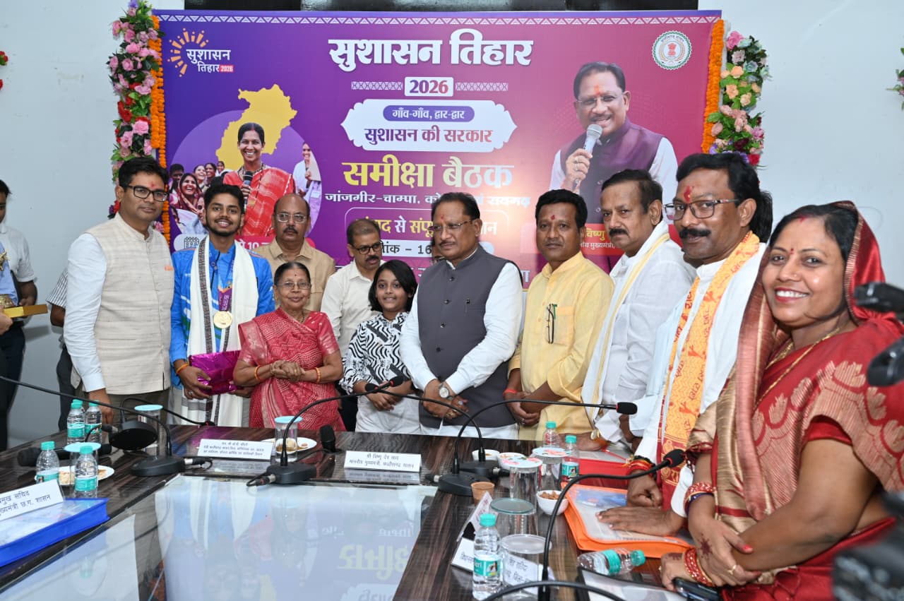 सुशासन तिहार में रायगढ़ पहुंचे मुख्यमंत्री ने अंतरराष्ट्रीय निशानेबाज दिव्यांशु को किया सम्मानित, मुख्यमंत्री ने कहा – दिव्यांशु ने विश्व रिकॉर्ड बनाकर रायगढ़, छत्तीसगढ़ और देश को किया गौरवान्वित…..