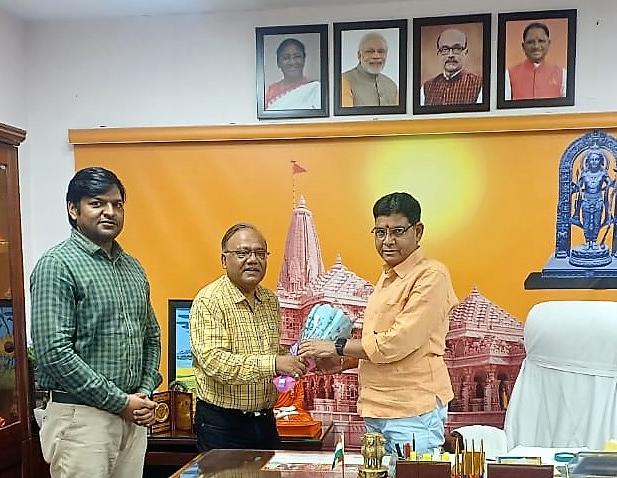उच्च शिक्षा मंत्री टंक राम वर्मा से मिले कुलपति प्रो. दयाल, विश्वविद्यालय के गुणात्मक विकास और समस्याओं पर हुई चर्चा…..