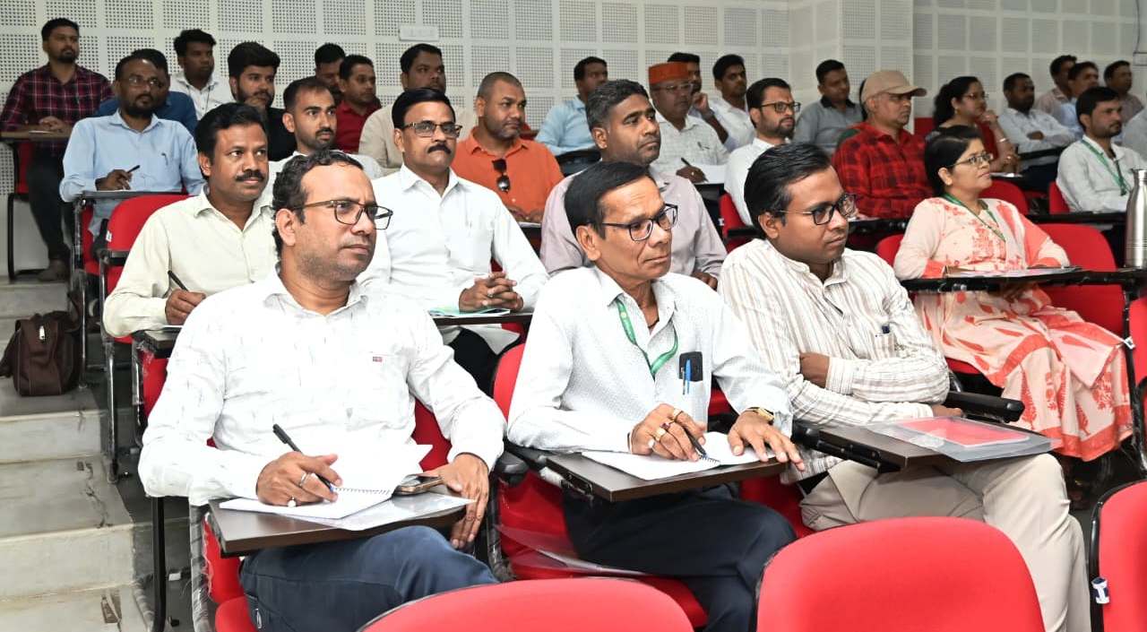 नवा रायपुर स्थित आईआईआईटी में डिजिटल दक्षता एवं एआई एकीकरण पर चरणबद्ध प्रशिक्षण सम्पन्न…..