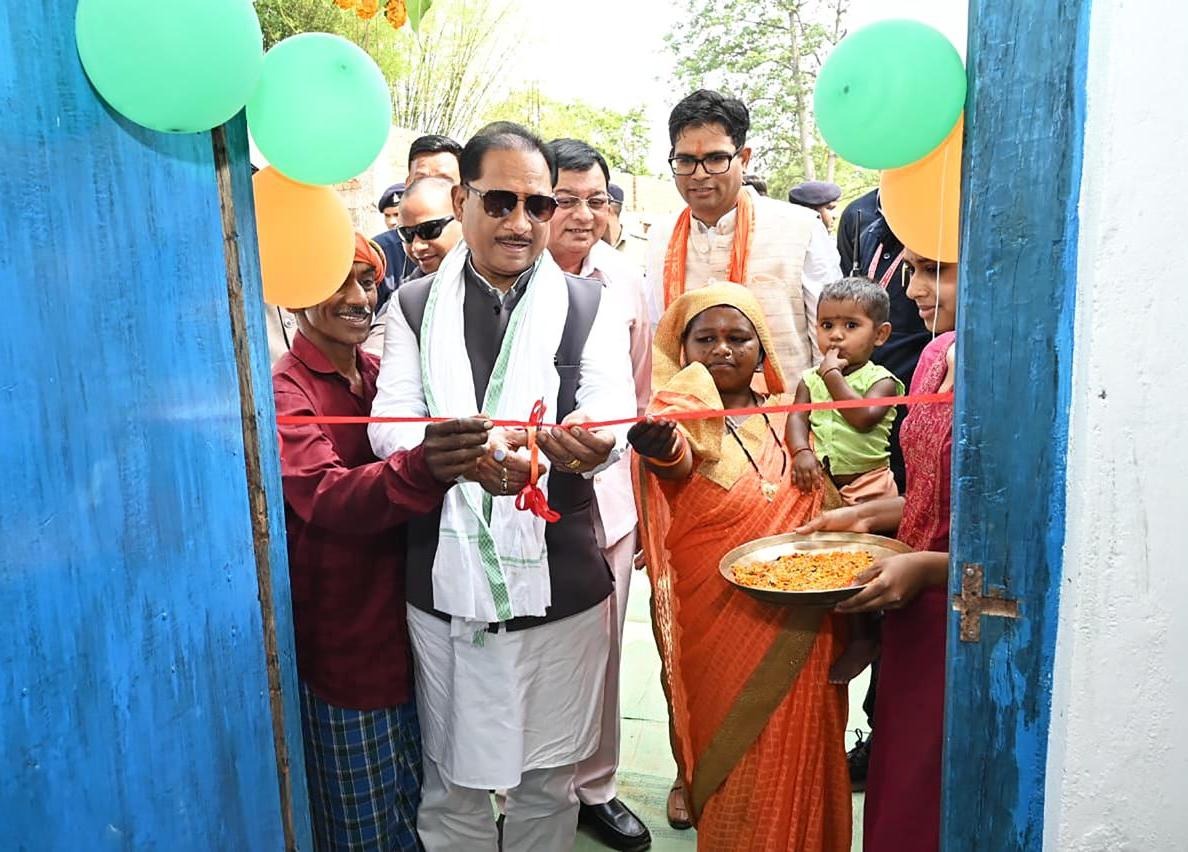 पक्के घर का सपना हुआ साकार : मुख्यमंत्री विष्णु देव साय ने लेमरू में हितग्राही धरम सिंह के नए आवास में कराया गृह प्रवेश…..