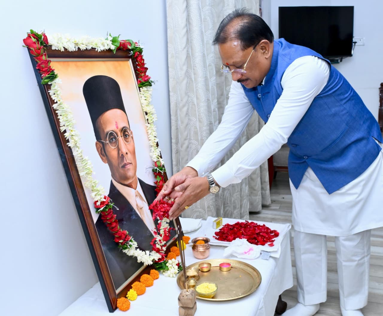 मुख्यमंत्री ने स्वातंत्र्यवीर विनायक दामोदर सावरकर की जयंती पर उन्हें किया नमन…..