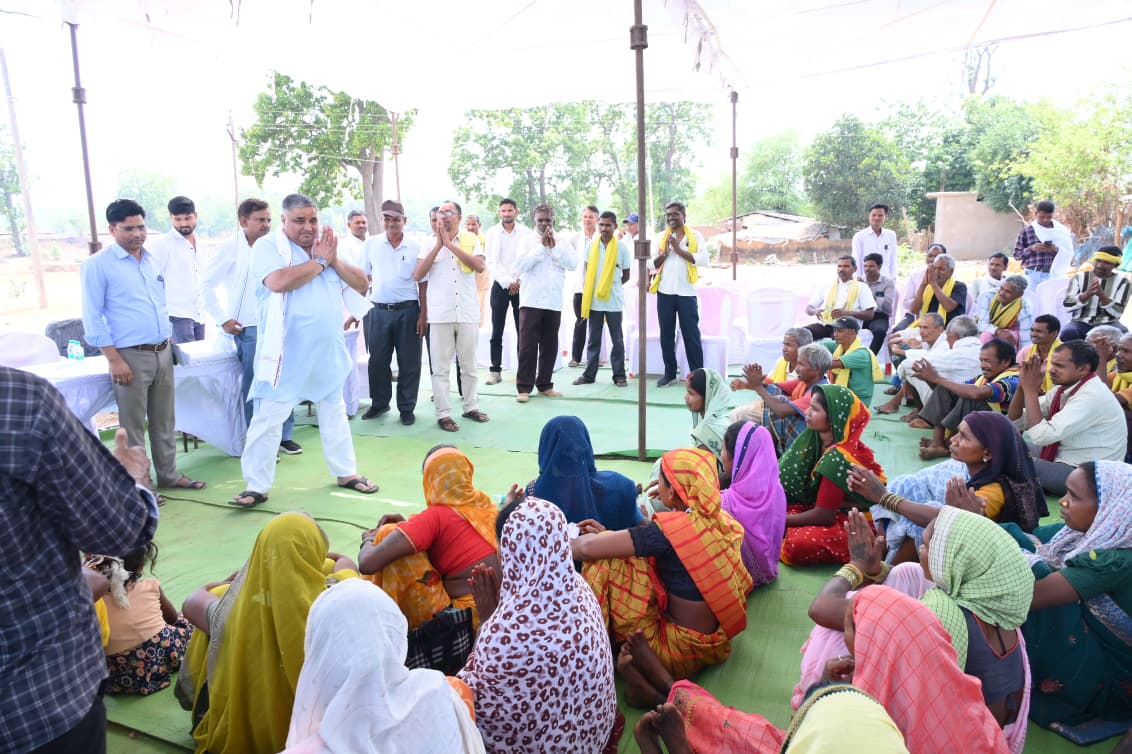 जनदर्शन में मंत्री राजेश अग्रवाल ने सुनी ग्रामीणों की समस्याए, ग्राम हरिहरपुर में जनता से सीधा संवाद, त्वरित निराकरण के लिए अधिकारियों को दिए निर्देश….