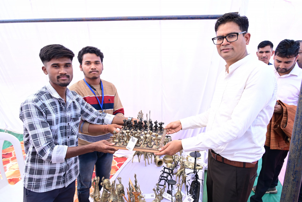इनोवेशन महाकुंभ 1.0 में वित्त मंत्री ओपी चौधरी ने किया स्टॉल्स का निरीक्षण, युवाओं को दिया नवाचार का संदेश….