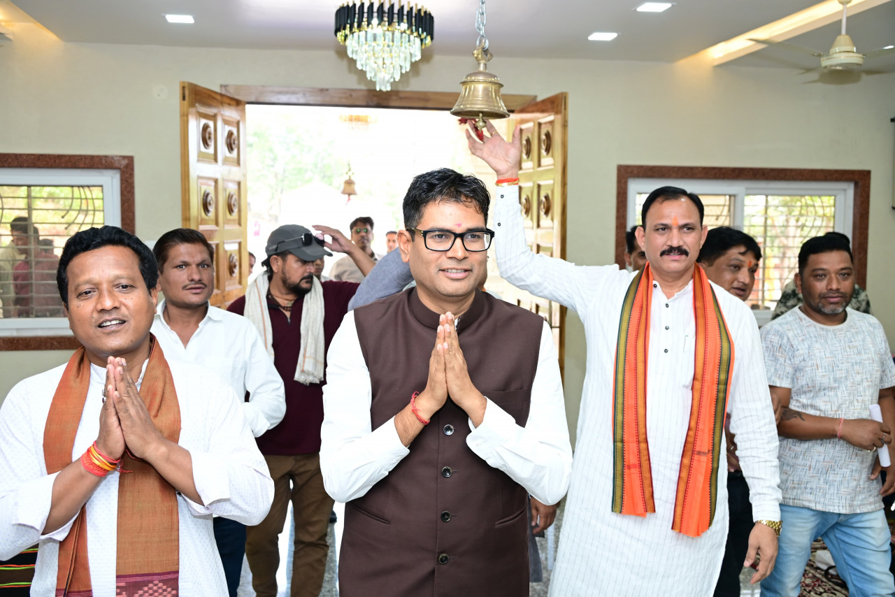 रायगढ़ के राधा कृष्ण मंदिर में वित्त मंत्री ओपी चौधरी एवं स्वास्थ्य मंत्री श्याम बिहारी जायसवाल ने की पूजा-अर्चना….