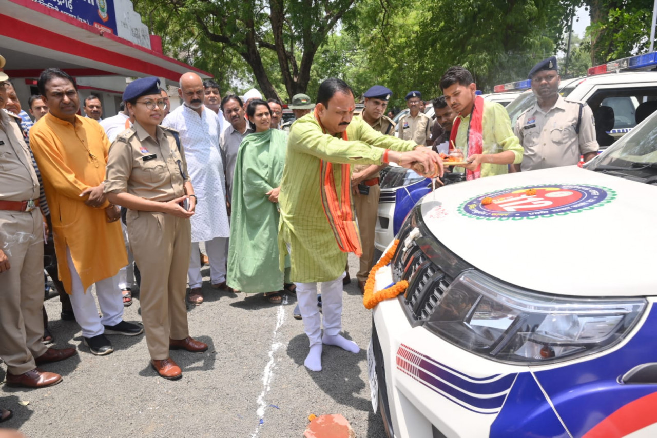 ’एम सी बी जिले को मिली सुरक्षा की नई ताकत’, ’स्वास्थ्य मंत्री श्याम बिहारी जायसवाल ने डायल-112 नेक्स्ट जेन सेवा को दिखाई हरी झंडी’…..