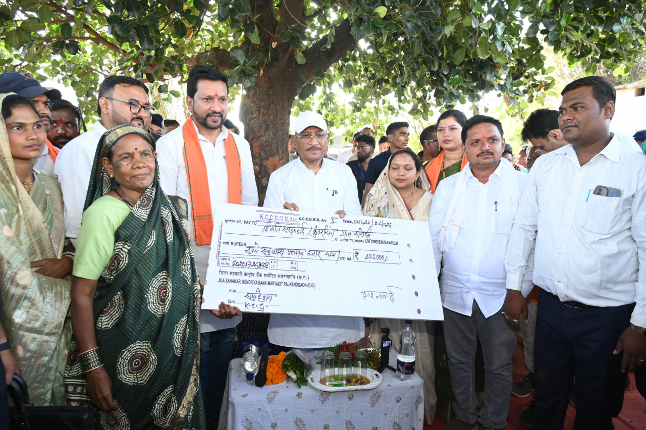 सुशासन तिहार: चौपाल में मिली राहत, सरलाबाई मरावी की समस्या का मुख्यमंत्री विष्णु देव साय ने किया त्वरित समाधान…..