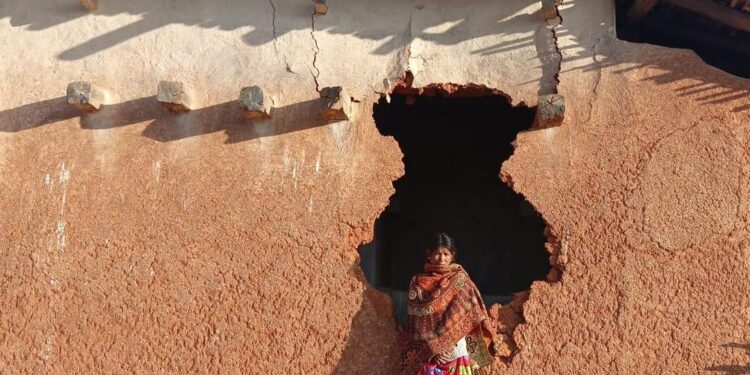 हाथियों के साये से सुरक्षित भविष्य तक : प्रधानमंत्री आवास योजना ने करमचन्द्र के परिवार को दिया नया जीवन……