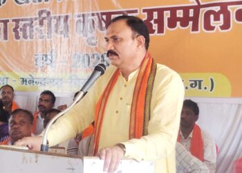 ‘खेत बचाओ अभियान’ में जुटे 300 किसान, जैविक खेती को लेकर जागरूकता सम्मेलन आयोजित, रासायनिक खेती छोड़ जैविक खेती अपनाएं, यही भविष्य की खेती: स्वास्थ्य मंत्री श्याम बिहारी जायसवाल….