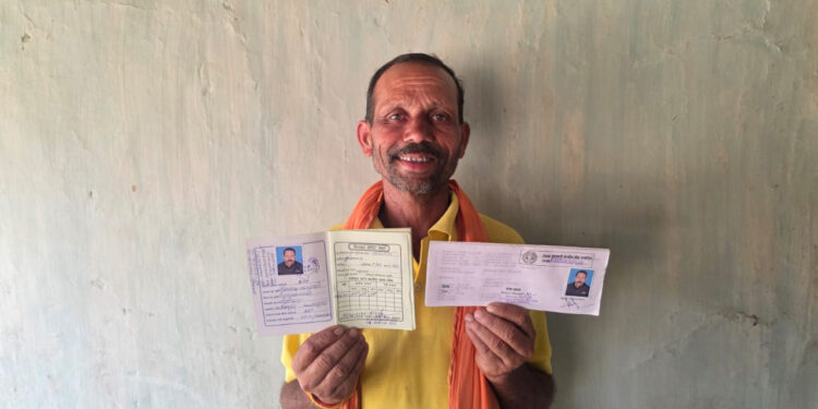 मुख्यमंत्री हेल्पलाइन 1076 का असरः बैल चराते किसान की एक कॉल पर प्रशासन ने घर पहुंचकर सुलझाई समस्या…..