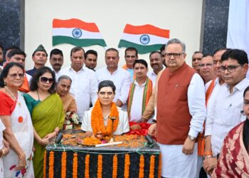 भाटापारा में गौरव का दिन : विधानसभा अध्यक्ष डॉ. रमन सिंह ने किया छत्तीसगढ़ महतारी और शहीद खोण्डे की प्रतिमा का अनावरण….