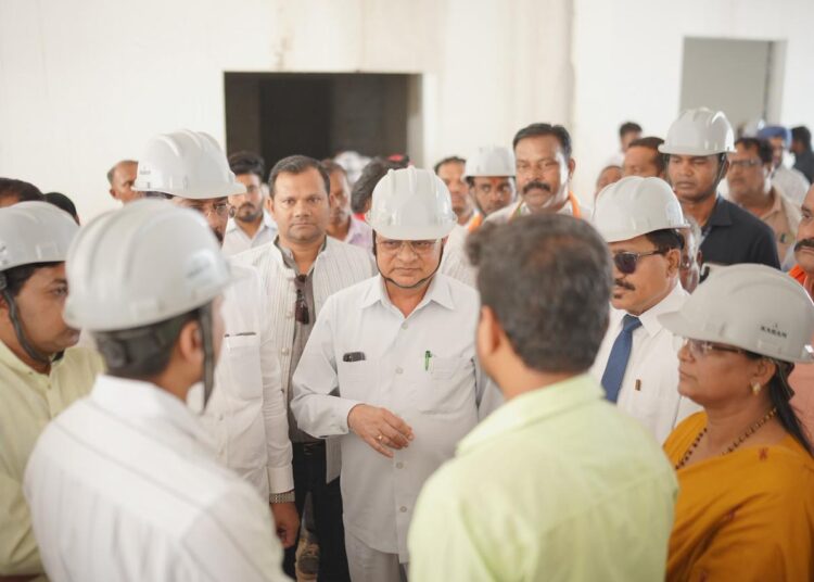 वाणिज्य उद्योग एंव श्रम मंत्री लखनलाल देवांगन ने निर्माणाधीन मेडिकल कॉलेज का किया निरीक्षण…..