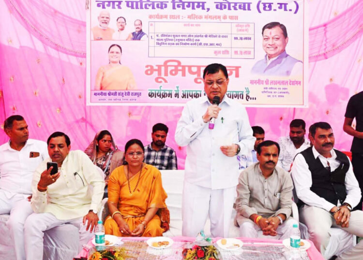 उद्योग मंत्री देवांगन ने 99 लाख 78 हजार रूपए के सड़क डामरीकरण कार्य का भूमिपूजन किया….
