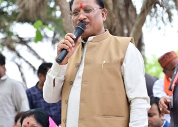 बरगद की छांव में सजी मुख्यमंत्री विष्णु देव साय की चौपाल : सक्ती जिले के ग्राम ठठारी में ग्रामीणों से किया सीधा संवाद…