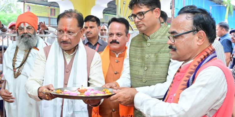 मुख्यमंत्री विष्णु देव साय ने भिखमपुरा के पंचमुखी सिद्ध हनुमान मंदिर में की पूजा-अर्चना, प्रदेशवासियों की सुख-समृद्धि, खुशहाली और मंगलमय जीवन की कामना की…