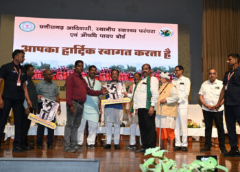 पारंपरिक उपचार पद्धति के संरक्षण में छत्तीसगढ़ बना मिसाल, 11 वैद्य सम्मेलनों से 1600 से अधिक वैद्यों को मिला प्रशिक्षण, हीलर हर्बल गार्डन और आधुनिक उपकरणों से बढ़ी क्षमता….