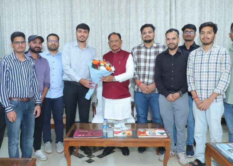 मुख्यमंत्री विष्णुदेव साय ने यूपीएससी प्रारंभिक परीक्षा में सफल ट्राइबल यूथ हॉस्टल के विद्यार्थियों से की मुलाकात….