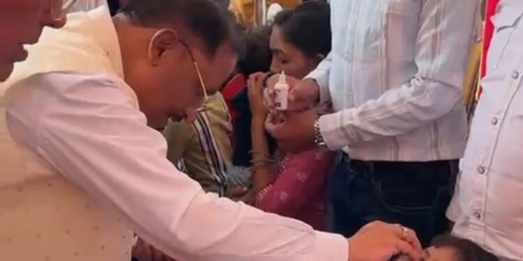 चंद्रनाहू कुर्मी-क्षत्रिय समाज के केंद्रीय अधिवेशन में मुख्यमंत्री ने बच्चों को कराया स्वर्णप्राशन, आयुर्वेदिक परंपरा और स्वस्थ बाल्य जीवन के महत्व को किया रेखांकित….