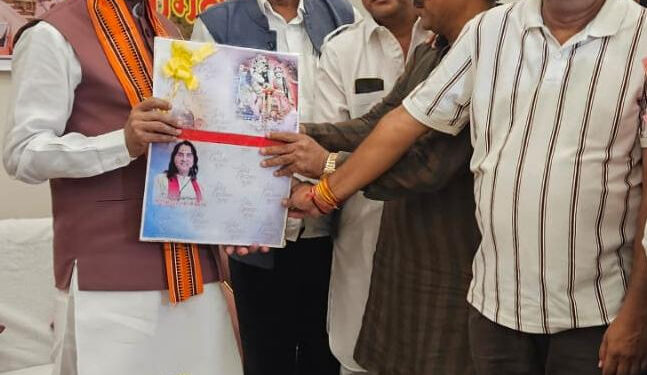 देवकीनंदन ठाकुर की भागवत कथा 8 से, लोकसभा अध्यक्ष को दिया निमंत्रण