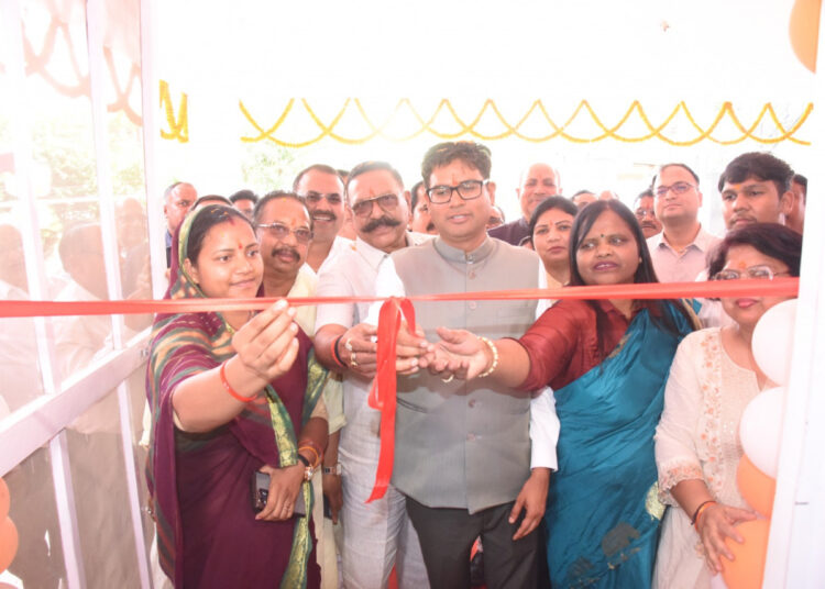 बुजुर्गों को मिला अपनापन और सम्मान का नया ठिकाना, अंबिकापुर में शुरू हुआ ‘सियान गुड़ी’ डे-केयर सेंटर, वित्त मंत्री ओ.पी. चौधरी ने किया शुभारंभ, वरिष्ठ नागरिकों के साथ खेली कैरम-लूडो…..
